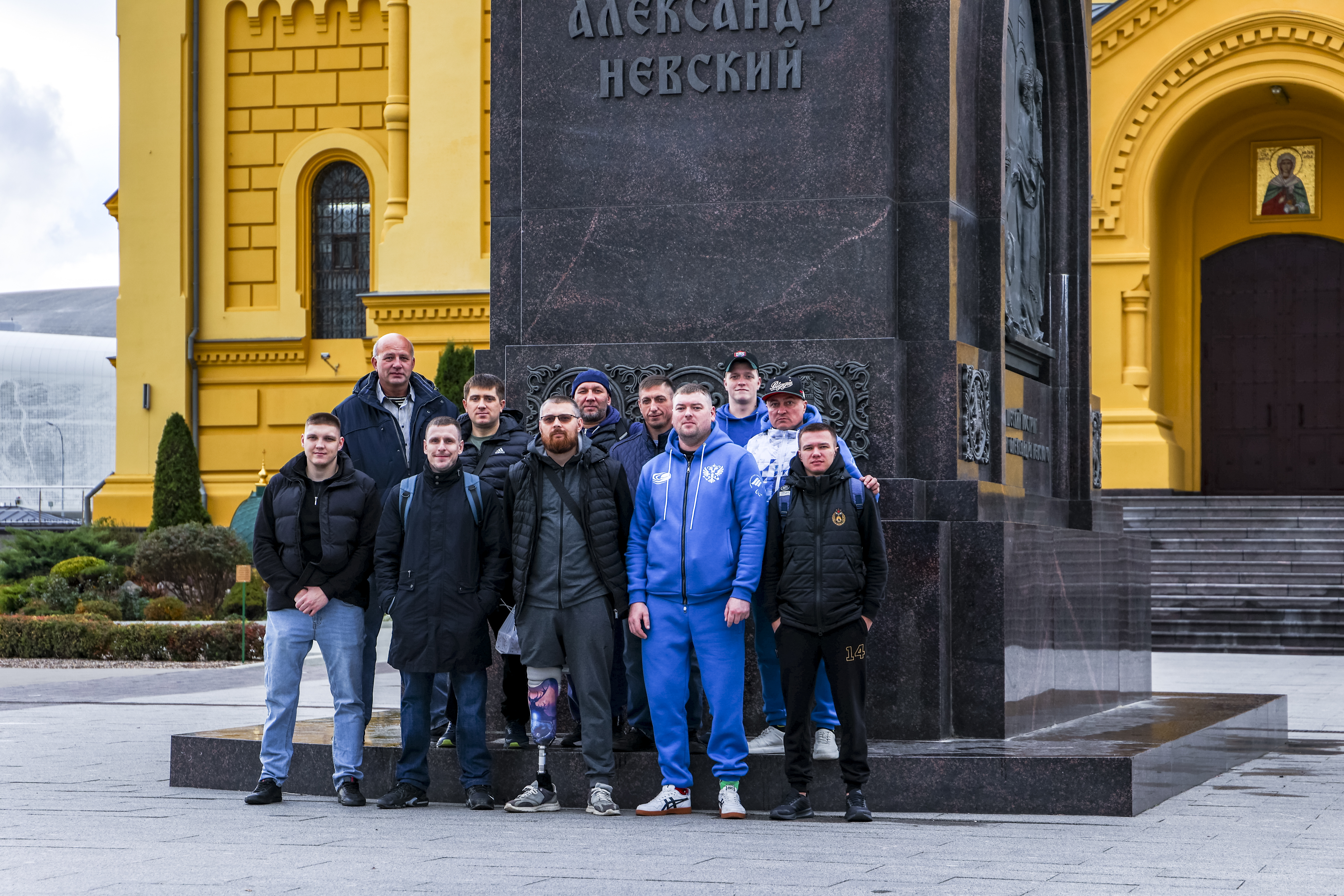 Сотрудники компании «Союз Маринс Групп» устроили экскурсию по городу для морских пехотинцев из Владивостока