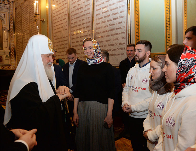 Добровольческий отряд кинокомпании «Союз Маринс Групп» на Патриаршей Литургии в Вербное воскресенье